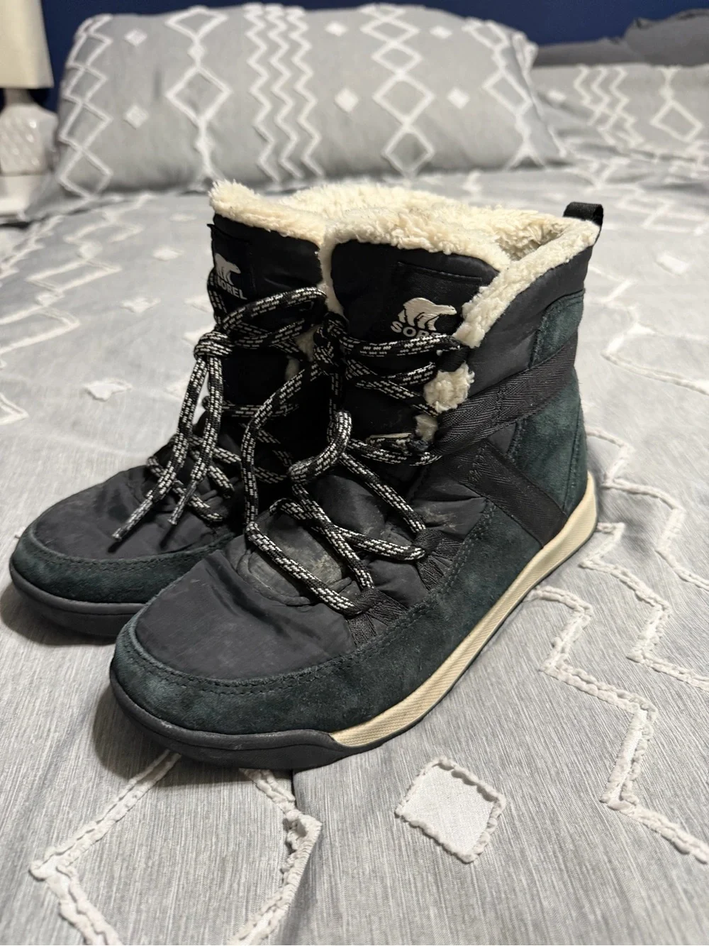 Sorel Black Winter Lace-Up Boots with Cream Faux-Shearling